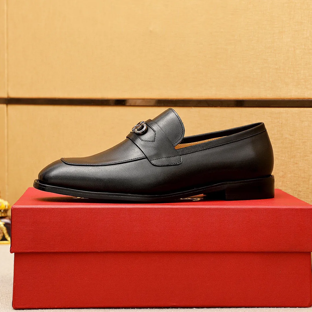 Men's shoes💰460💰 Product trademark: Ferragamo "Ferragamo" casual leather shoes Regular size: 38-44 (45🉑️customized) Product materials: Selected imported first-layer calfskin upper + luxury hardware buckle, imported water-dyed cow leather lining. Strong three-dimensional visual effect, original outsole color: 1⃣️color optional